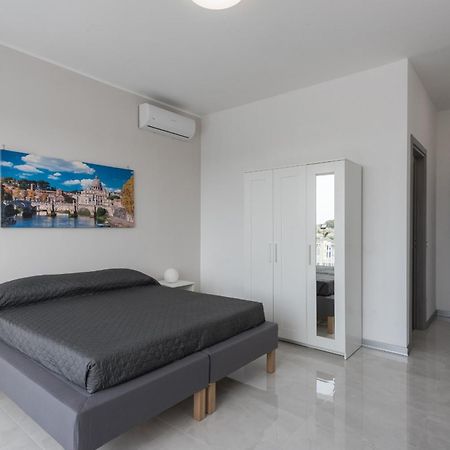 Travelershome Ciampino Airport Guesthouse 600M To Airport Kültér fotó