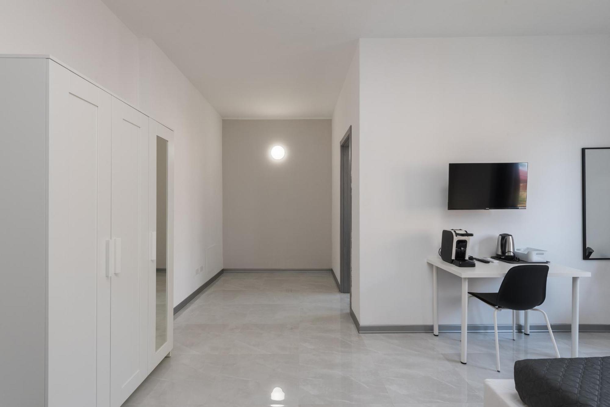 Travelershome Ciampino Airport Guesthouse 600M To Airport Kültér fotó