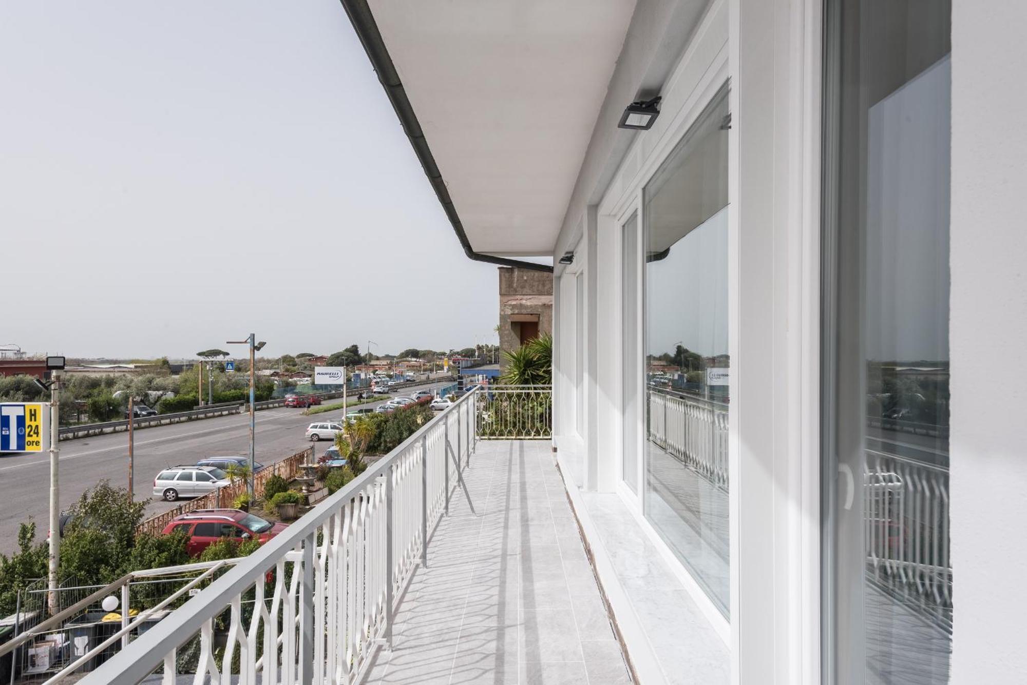 Travelershome Ciampino Airport Guesthouse 600M To Airport Kültér fotó
