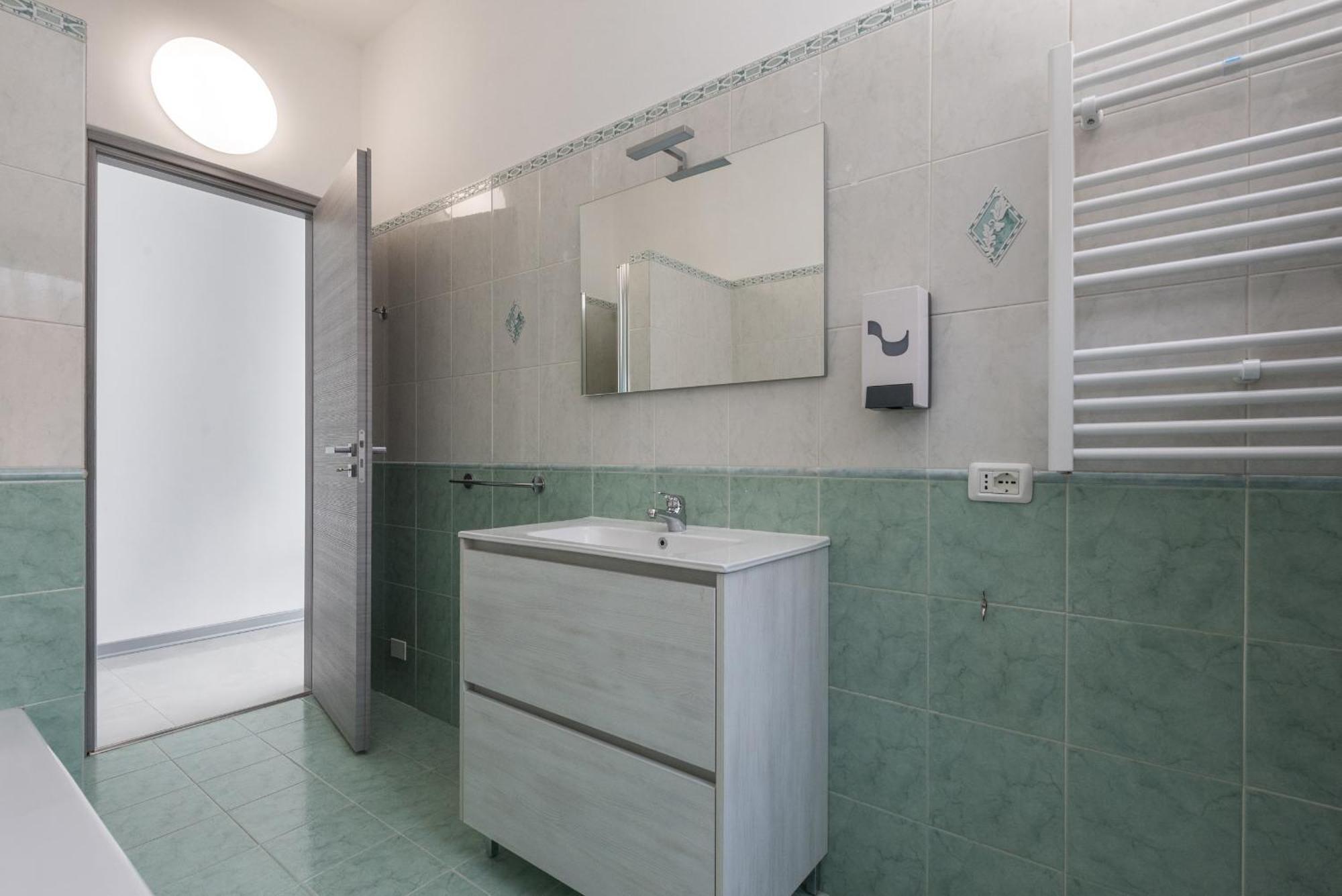 Travelershome Ciampino Airport Guesthouse 600M To Airport Kültér fotó