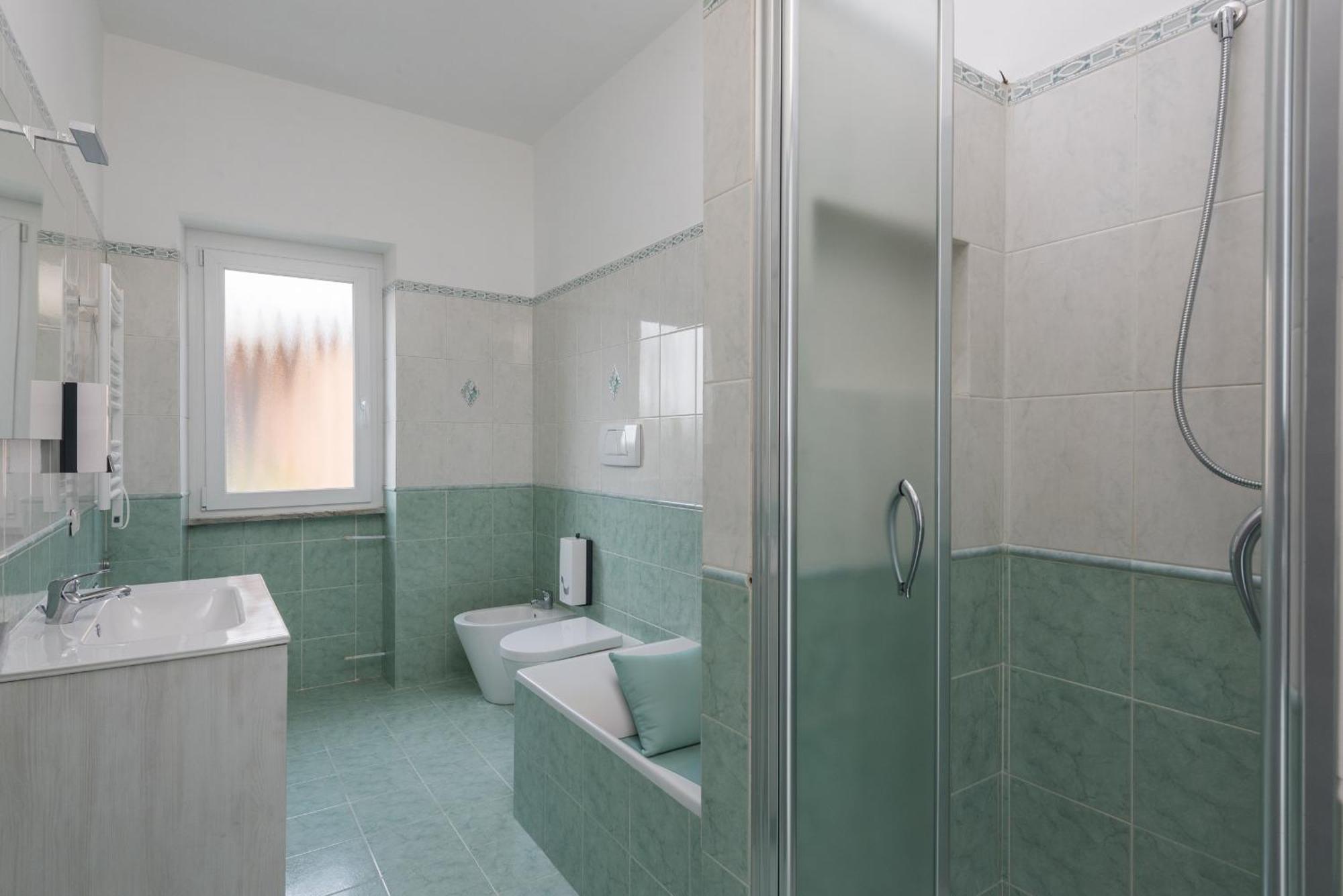 Travelershome Ciampino Airport Guesthouse 600M To Airport Kültér fotó