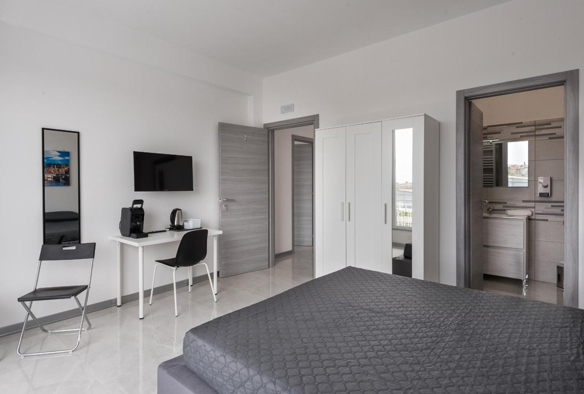 Travelershome Ciampino Airport Guesthouse 600M To Airport Kültér fotó