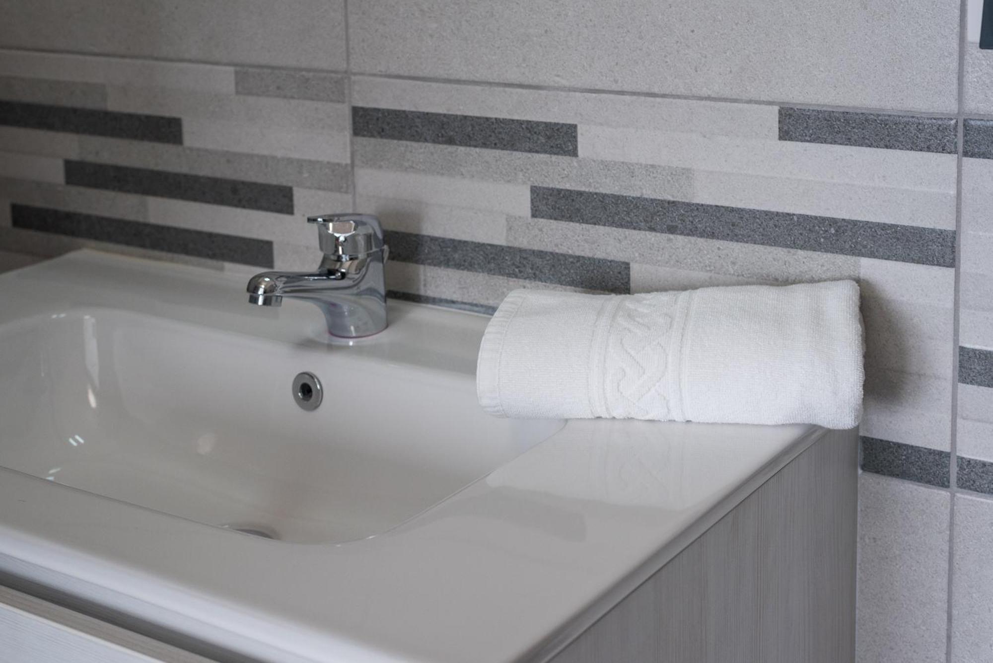 Travelershome Ciampino Airport Guesthouse 600M To Airport Kültér fotó