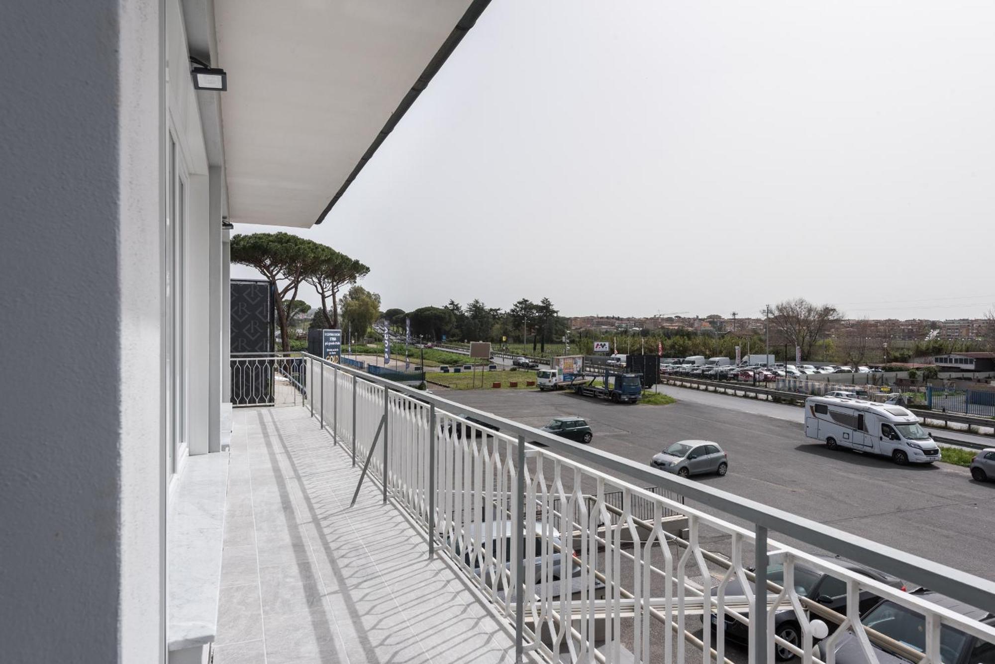 Travelershome Ciampino Airport Guesthouse 600M To Airport Kültér fotó